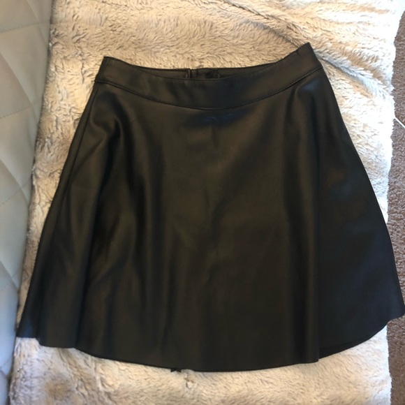 H&M Dresses & Skirts - Black skater skirt high rise